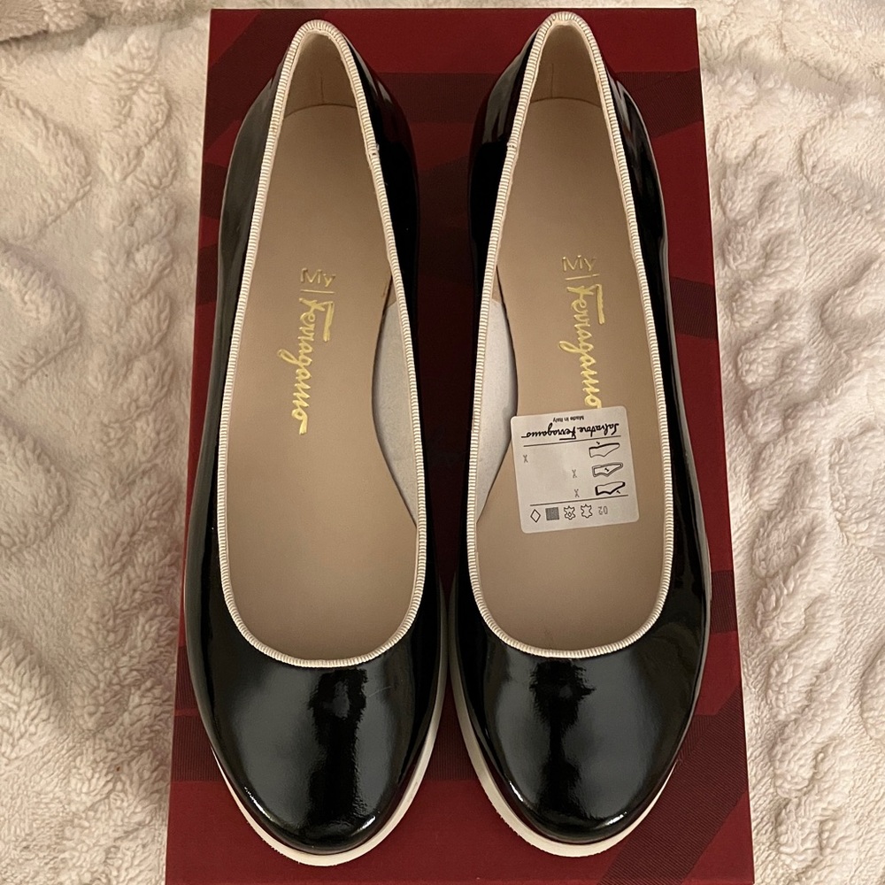 New With Tags Salvatore Ferragamo Black Patent Ballerina Leather Flats 6.5C